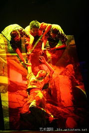 以針線為祭，以舞臺(tái)為碑 梁明玉與她的5.12舞臺(tái)藝術(shù)造型